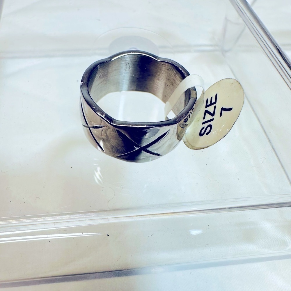 Womens Silver Tone Stainless Steel Geometric Round Ring Band Finger Ring size 7